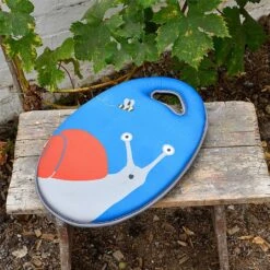 National Trust Childrens Snail Kneeler 7 National Trust Childrens Snail Kneeler -PlantEra Shop 1147362 3