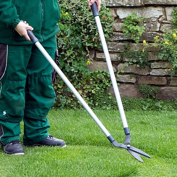 Burgon & Ball RHS Lawn Shear 4 Burgon & Ball RHS Lawn Shear - Image 2